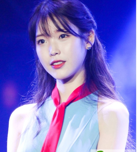 点击大图看下一张：韩国女星李知恩发型大全 时尚发型打造清新国民妹妹