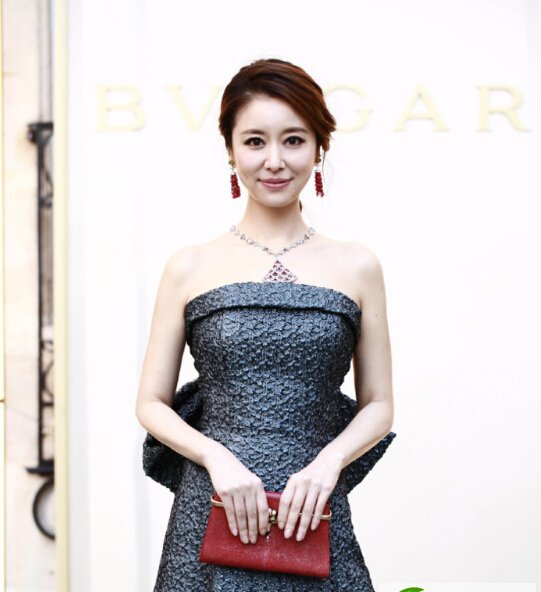 点击大图看下一张:林心如女神百变发型图片 简约时尚有气质