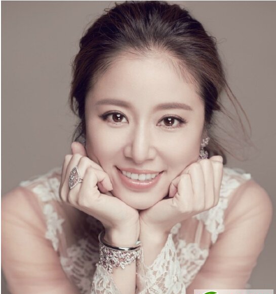 点击大图看下一张：林心如女神百变发型图片 简约时尚有气质