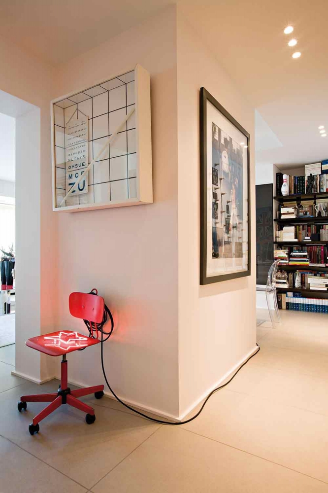 点击大图看下一张：趣味创意简约风格二居室设计