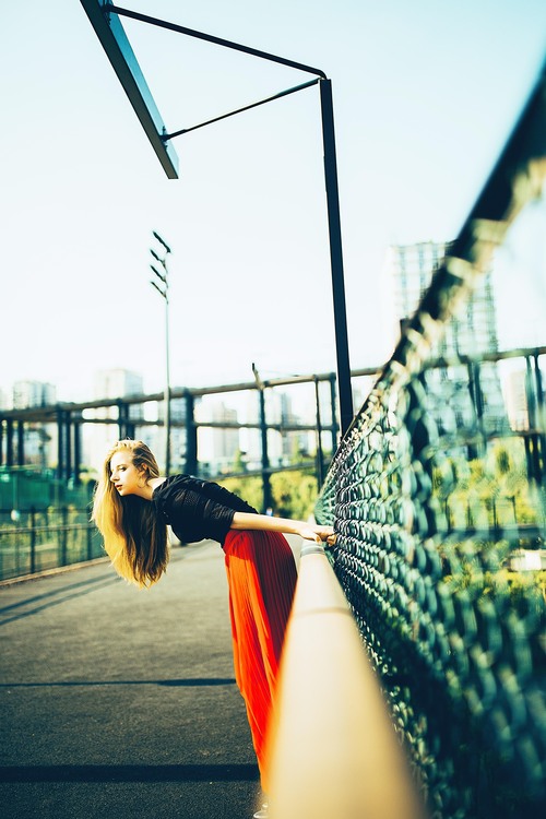 点击大图看下一张：Come take my hand