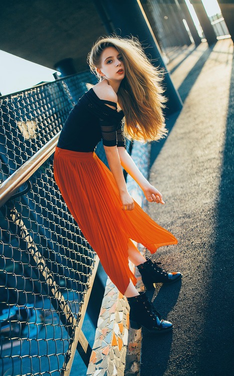 点击大图看下一张:Come take my hand