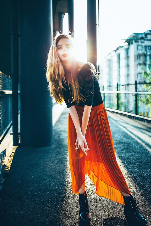 点击大图看下一张：Come take my hand