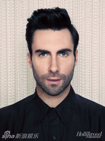 点击大图看下一张:亚当-李维型男大片鬼马表情五连拍