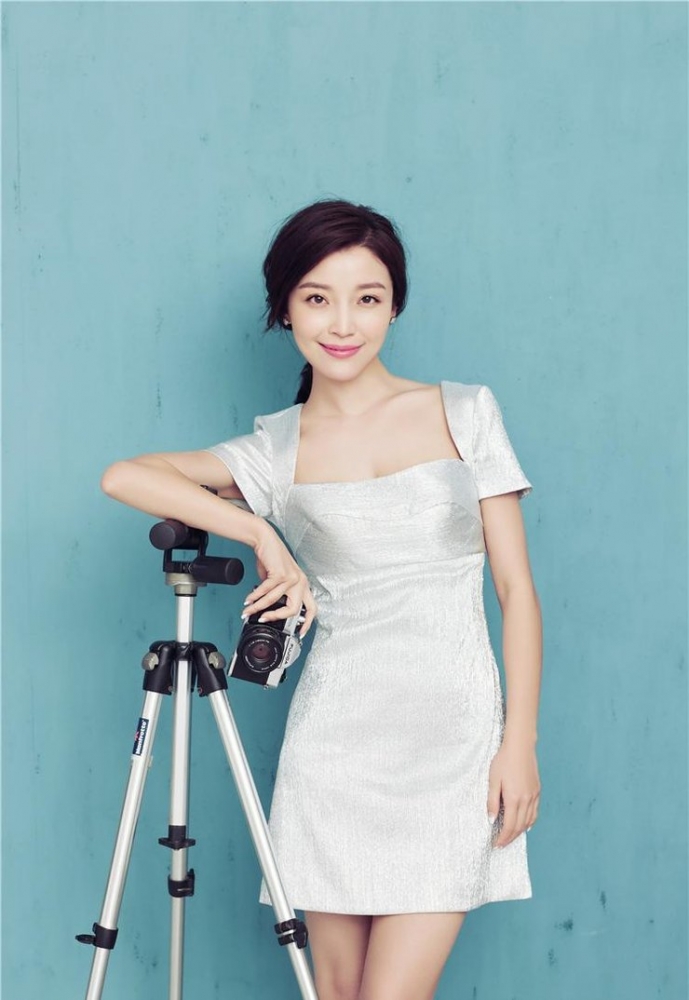 点击大图看下一张:高晓菲七夕写真曝光 妆容精致优雅大气