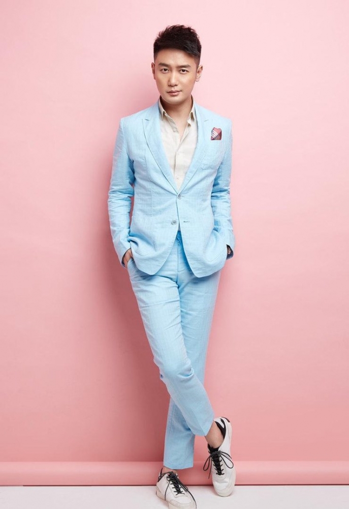 点击大图看下一张：巩峥七夕写真曝光 化身浪漫深情气质王子