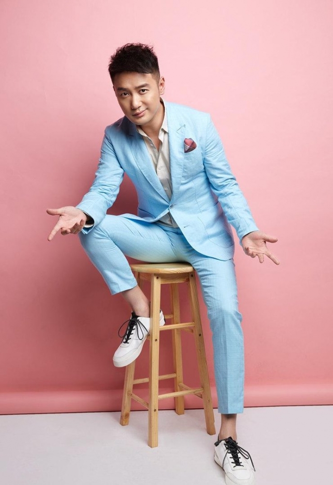 点击大图看下一张：巩峥七夕写真曝光 化身浪漫深情气质王子