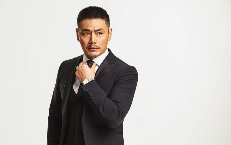 点击大图看下一张：邵兵黑色系写真曝光 透露男人成熟硬朗风