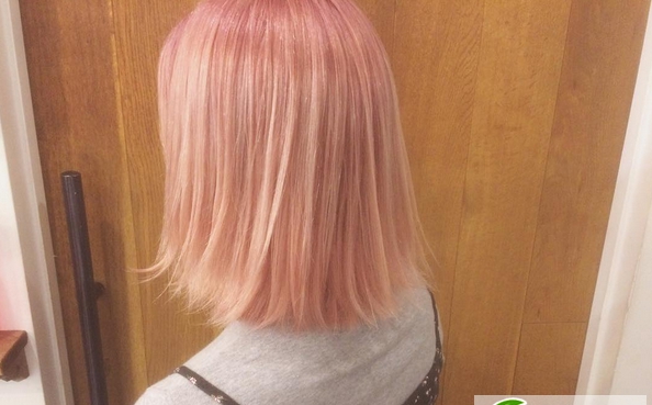 点击大图看下一张：粉红色染发正流行 少女PINK时尚感十足