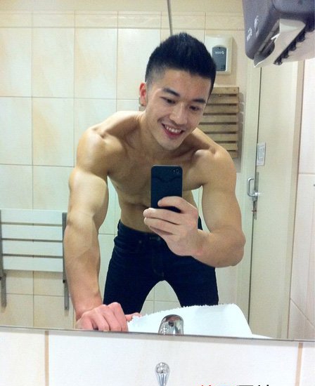 点击大图看下一张：樊华rmiuc图片大全 RMIUC樊野私照写真