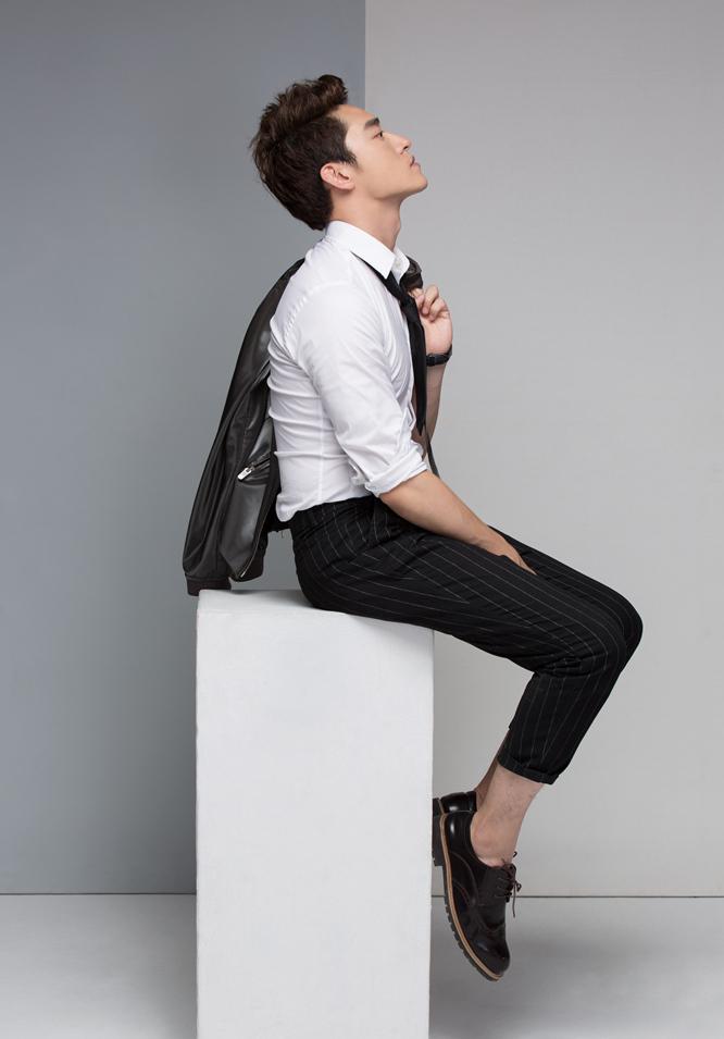 点击大图看下一张：赵毅新西服写真曝光 展现雅痞绅士