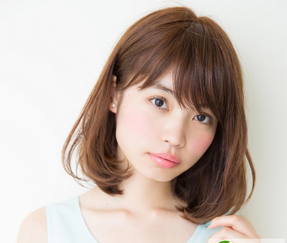 点击大图看下一张：初秋lob头正流行 女生流行短发发型盘点