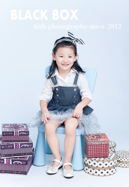 点击大图看下一张：时尚的小姑娘