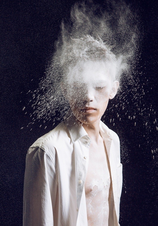 点击大图看下一张：陈希郡肌肉照 半裸性感展现成熟男魅力