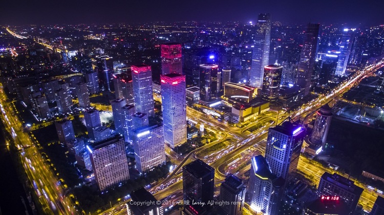 点击大图看下一张：忙碌的都市生活寻找渺小的自己