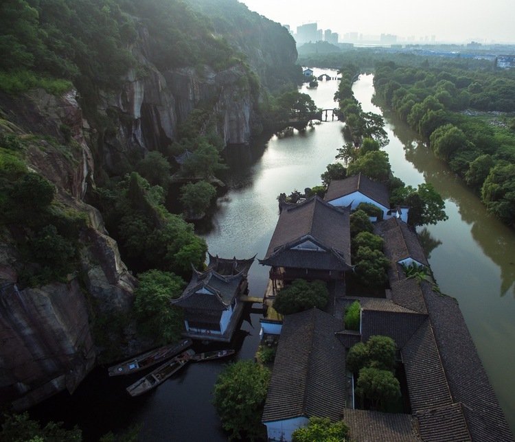 点击大图看下一张：山水盆景-东湖