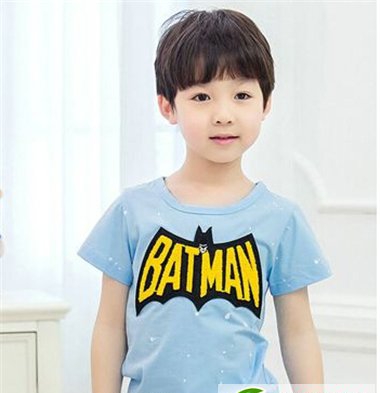 点击大图看下一张：最流行的男宝宝发型　打造酷帅小潮童