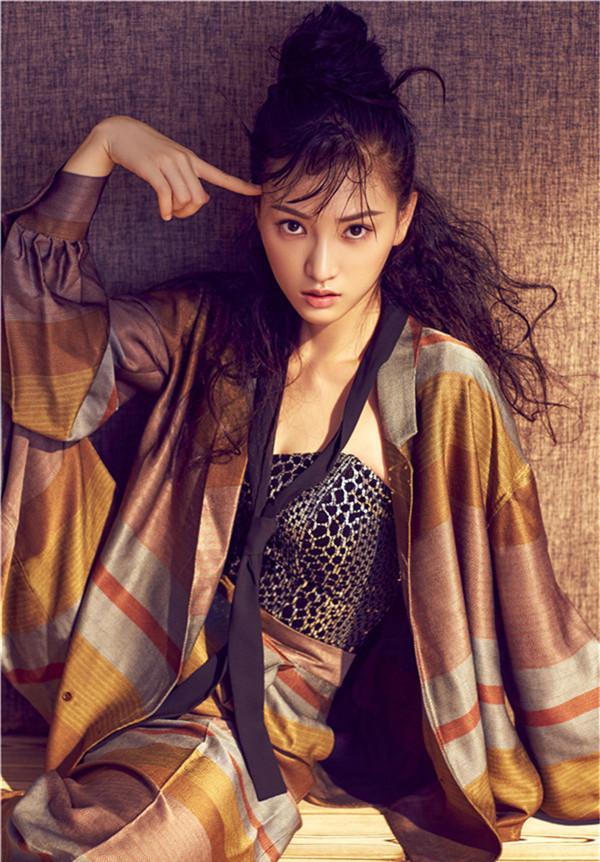 点击大图看下一张：黄灿灿时尚大片曝光 清纯娇美攻气十足