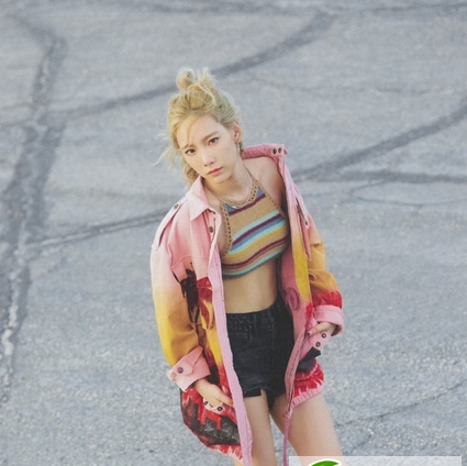 点击大图看下一张：金泰妍百变短发造型 短发女生也可以性感可爱