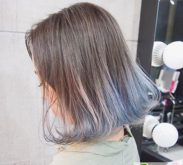 点击大图看下一张:杨幂非主流青木亚麻灰发色 杨幂微博头发颜色叫什么