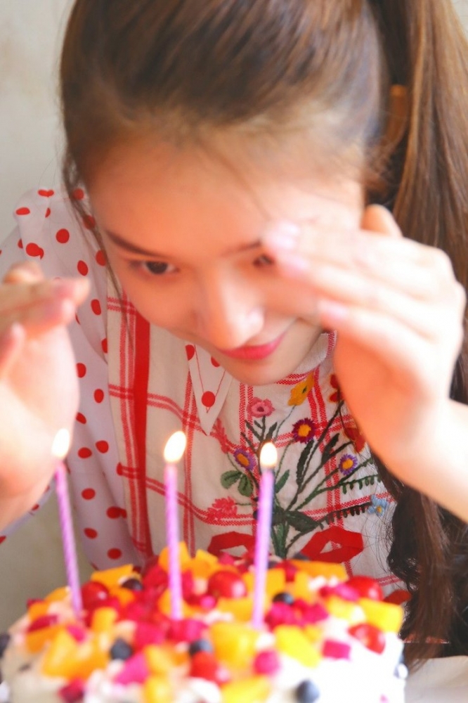 点击大图看下一张:林允少女写真首曝光