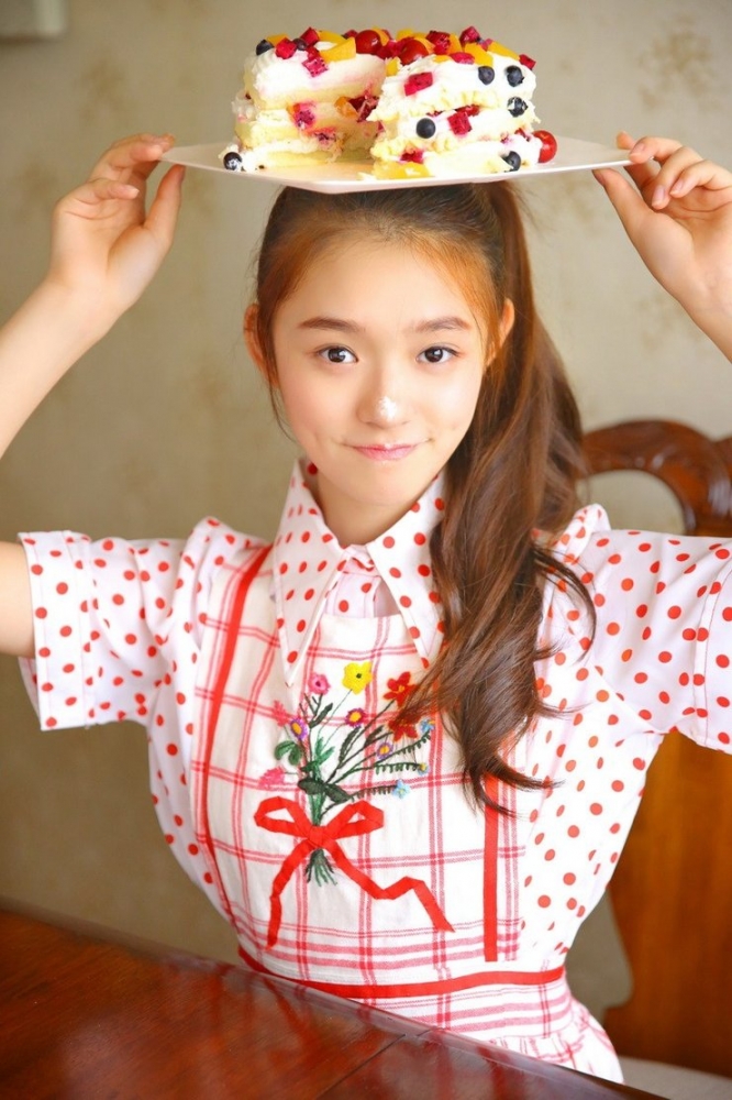 点击大图看下一张:林允少女写真首曝光
