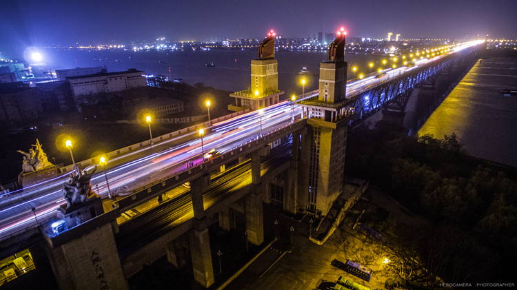 点击大图看下一张:The night of Nanjing