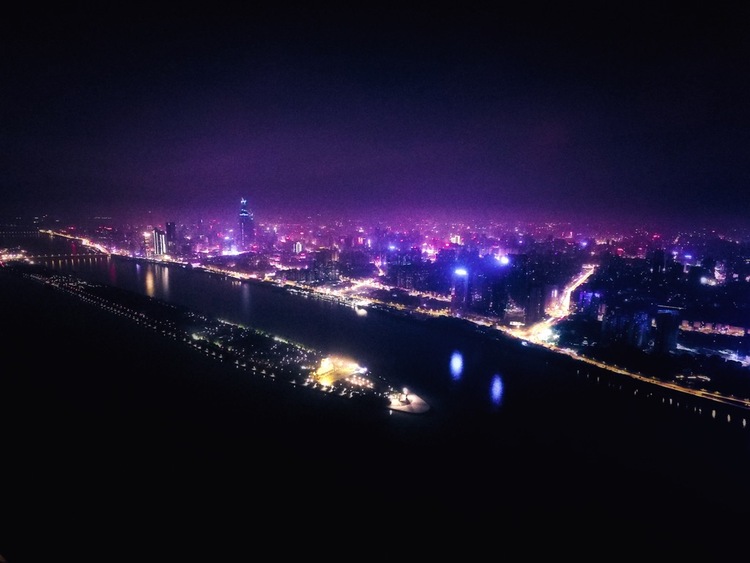 点击大图看下一张：长沙夜景