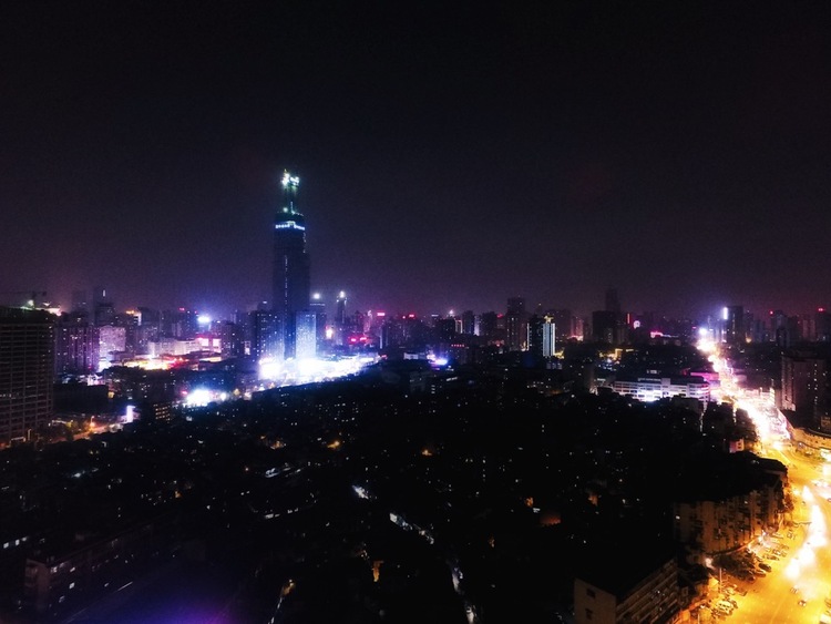 点击大图看下一张：长沙夜景