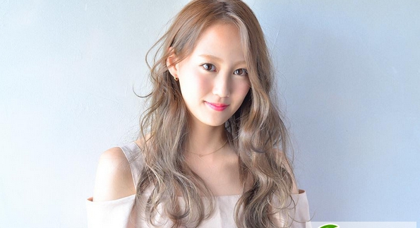 点击大图看下一张：恋秋时尚发型推荐 秋季流行女生发型推荐