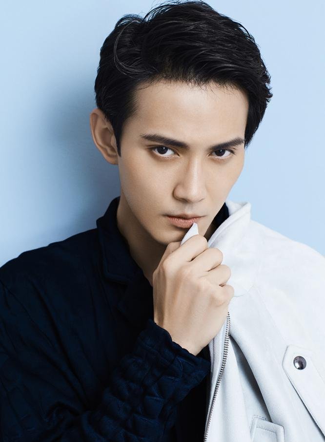 点击大图看下一张：暖男徐正曦时尚写真 雅痞绅士魅力十足