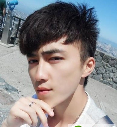 点击大图看下一张：帅气又个性锅盖头