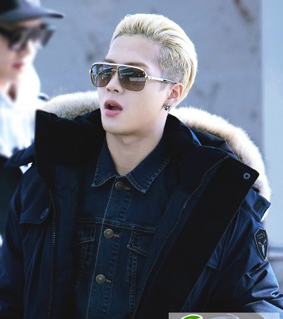 点击大图看下一张:最新型男染发颜色大全 潮流男生短发染发发型图片