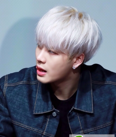 点击大图看下一张：最新型男染发颜色大全 潮流男生短发染发发型图片