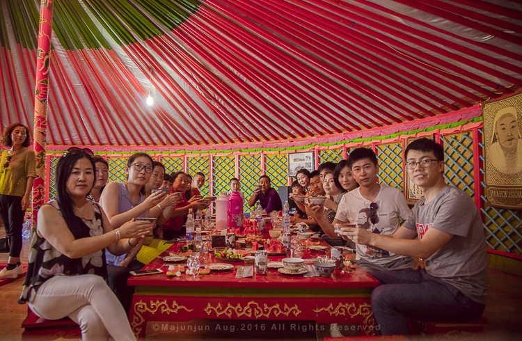 点击大图看下一张：苏尼特二日