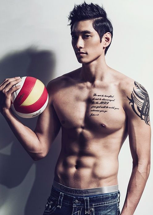 点击大图看下一张：韩国男排金耀涵图片 八块腹肌+霸气纹身帅到爆
