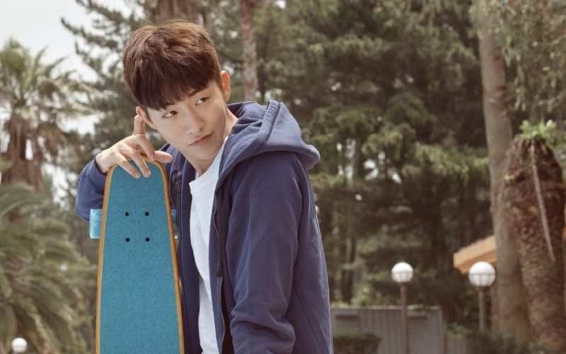 点击大图看下一张：肌肉男明星南柱赫大秀腹肌写真