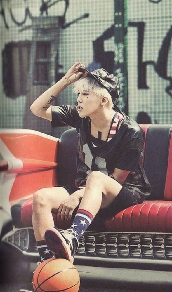 点击大图看下一张:权志龙白色发型图片