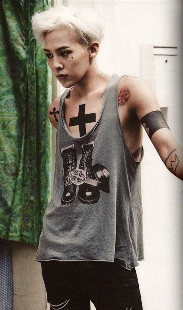 点击大图看下一张:权志龙白色发型图片