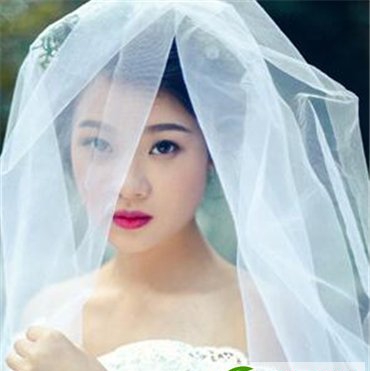 点击大图看下一张：最新款新娘盘发设计 做优雅气质幸福女人