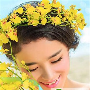 点击大图看下一张：最新款新娘盘发设计 做优雅气质幸福女人