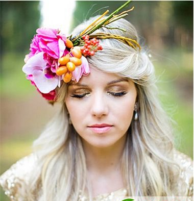 点击大图看下一张：最新胖脸新娘发型设计 唯美瘦脸又浪漫