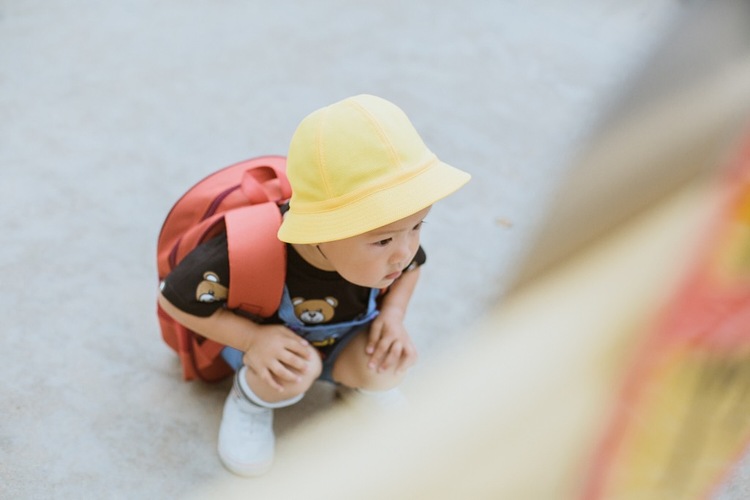 点击大图看下一张：背上书包去上学