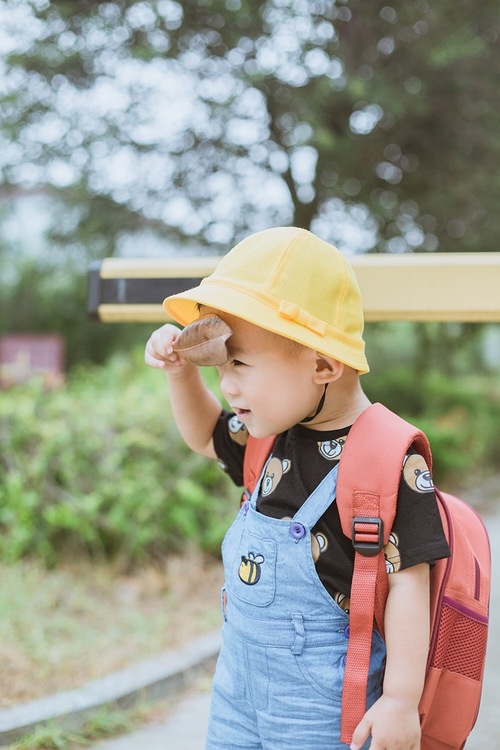 点击大图看下一张:背上书包去上学