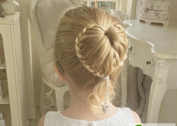 点击大图看下一张：小公主可爱发型扎法 六岁小女娃扎什么发型好看