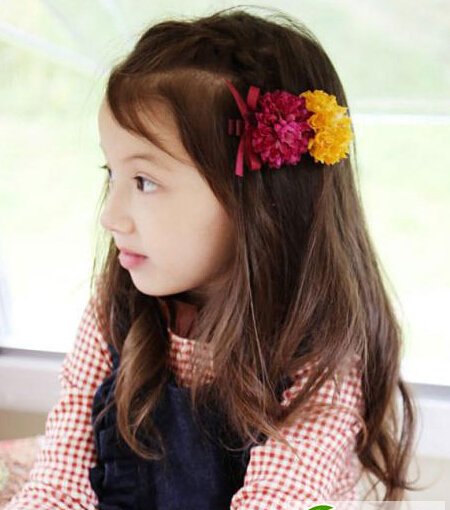点击大图看下一张:幼儿园女孩发型扎法图片