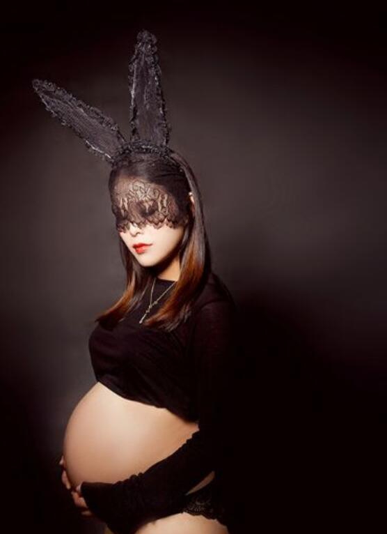 点击大图看下一张:夫妻快乐孕妇照