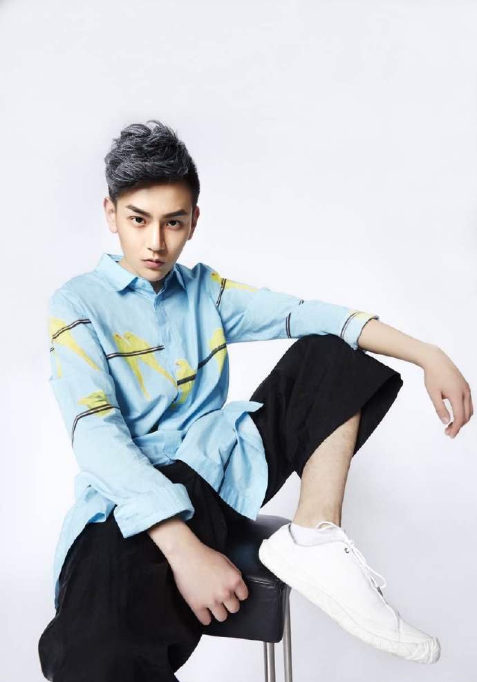 点击大图看下一张:帅帅真实帅哥照片 19岁帅哥