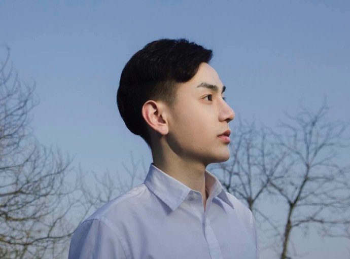 点击大图看下一张：帅帅真实帅哥照片 19岁帅哥