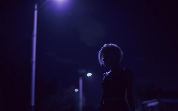 点击大图看下一张：朱婧汐曝迷幻概念写真 星空洱海气质神秘